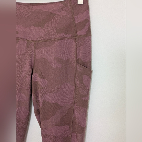 The North Face Women's Luxe Motivation Pocket 7/8 Legging Maroon Camo Large EUC - Picture 5 of 12